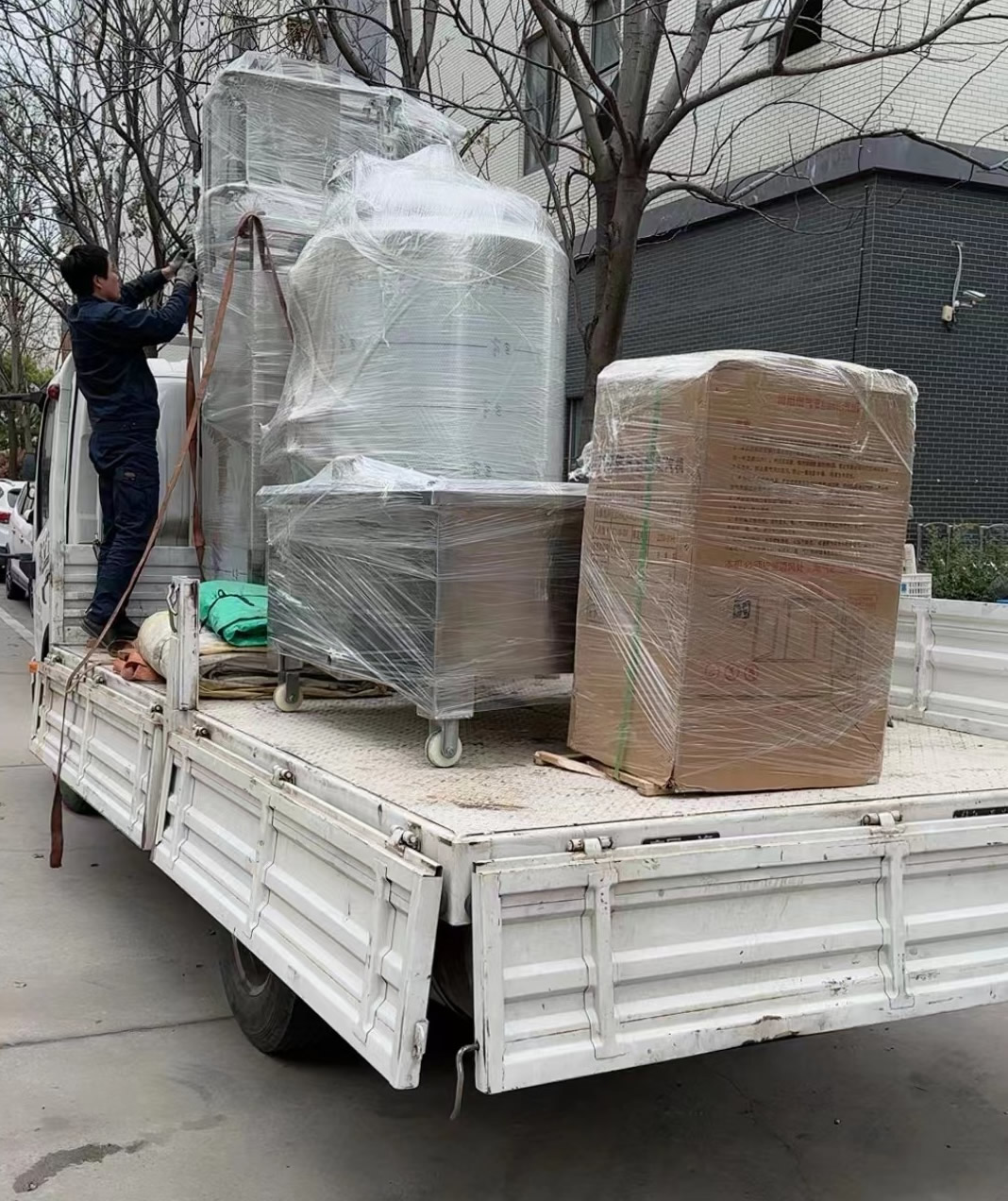 湖北荊門鐘祥市段總購(gòu)買的一套白酒設(shè)備已打包發(fā)貨！